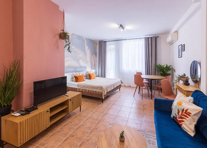 The Cozy Hub, וארנה