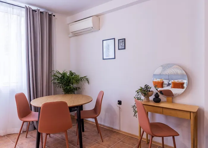 The Cozy Hub, וארנה